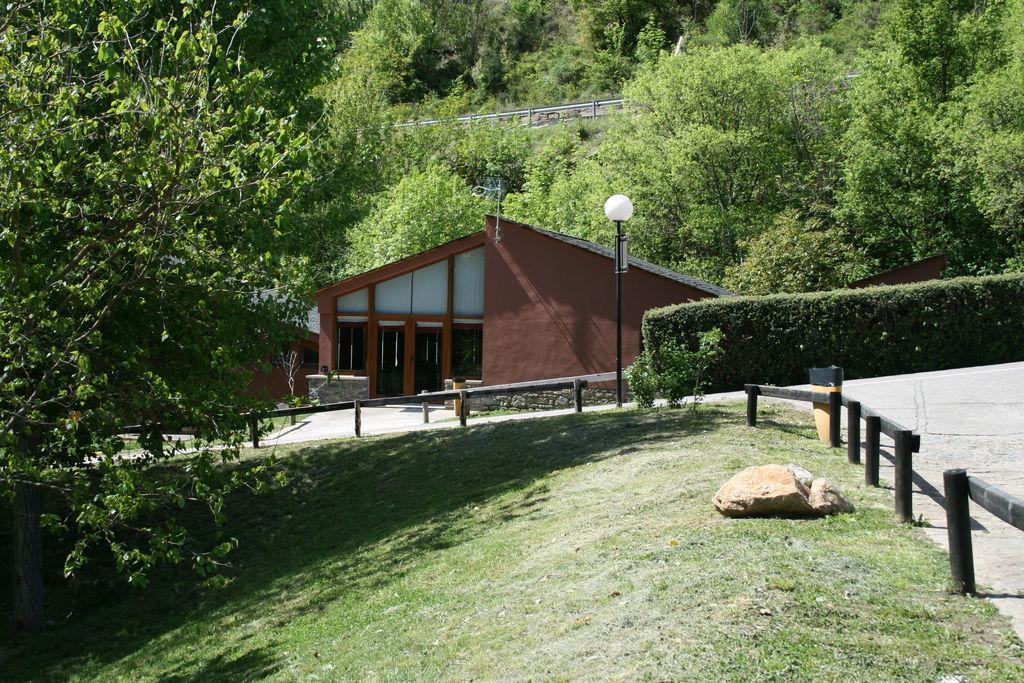 Alberg Escola De Piraguisme De Sort Bagian luar foto